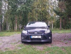 Grå Begagnad 2012 Ford Focus Titanium Halvkombi | 42 000 kr (Marknadspris)