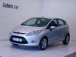 Grå Begagnad 2010 Ford Fiesta Titanium Halvkombi | 39 900 kr (Marknadspris)