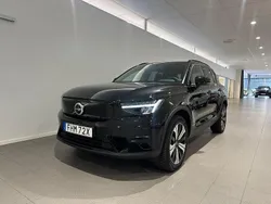 Svart Begagnad 2022 Volvo XC40 Core SUV | 329 500 kr