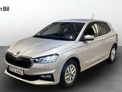 Silver (brilliant silver metallic) Begagnad 2024 Skoda Fabia Selection Halvkombi | 226 900 kr (Marknadspris)