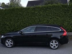 Svart Begagnad 2014 Volvo V60 Momentum Kombi | 105 000 kr (Bra pris)