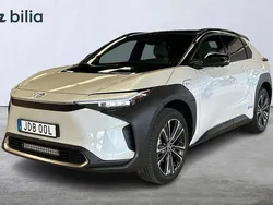 Vit Begagnad 2024 Toyota bZ4X Executive SUV | 519 900 kr (Dyr)