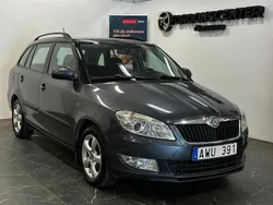 Mörkgrå Begagnad 2011 Skoda Fabia Elegance Kombi | 39 900 kr (Marknadspris)