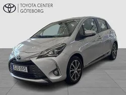 Silver Begagnad 2019 Toyota Yaris Hybrid Halvkombi | 134 900 kr (Marknadspris)
