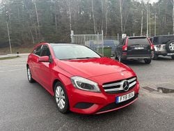Röd Begagnad 2015 Mercedes A180 Urban Halvkombi | 109 900 kr (Bra pris)