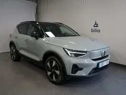 Grå Begagnad 2023 Volvo XC40 Core SUV | 419 900 kr