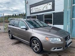 Grå Begagnad 2012 Volvo V70 R-Design Kombi | 109 900 kr (Marknadspris)
