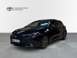 Mörkblå (blå) Begagnad 2024 Toyota Corolla Hybrid Style Halvkombi | 289 900 kr (Bra pris)