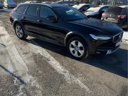 Svart Begagnad 2017 Volvo V90 CC Momentum Kombi | 259 000 kr (Bra pris)