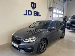 Grå Begagnad 2021 BMW 118 Sport Line Halvkombi | 289 000 kr (Dyr)