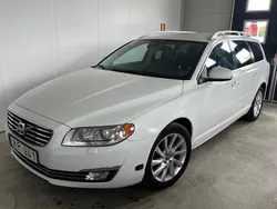 Vit Begagnad 2013 Volvo V70 Summum Kombi | 109 900 kr (Marknadspris)