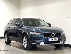 Mörkblå (denim blue metallic) Begagnad 2019 Volvo V90 CC Kombi | 269 900 kr (Marknadspris)