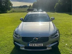 Silver Begagnad 2017 Volvo V90 CC Momentum Kombi | 199 000 kr (Dyr)