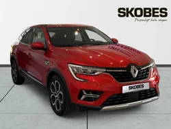 Röd Begagnad 2022 Renault Arkana Intens SUV | 249 900 kr (Marknadspris)