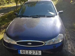 Blå Begagnad 2000 Ford Mondeo Ghia Kombi | 6 000 kr