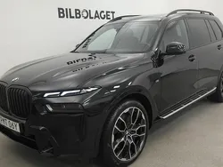 Svart Begagnad 2022 BMW X7 M Sport SUV | 959 800 kr (Marknadspris)