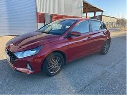 Röd Begagnad 2021 Hyundai i20 Essential Halvkombi | 210 000 kr (Marknadspris)