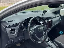 Silver Begagnad 2016 Toyota Auris Touring Sports Executive Kombi | 125 900 kr (Lite dyr)