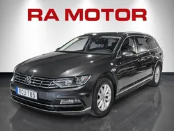 Mörkgrå Begagnad 2018 VW Passat R-line Kombi | 209 900 kr (Marknadspris)
