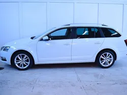 Vit Begagnad 2017 Skoda Octavia Style Kombi | 139 900 kr (Marknadspris)