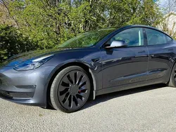 Grå Begagnad 2021 Tesla Model 3 Performance Sedan | 349 000 kr (Marknadspris)