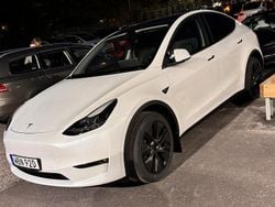 Vit Begagnad 2024 Tesla Model Y Long Range AWD SUV | 429 800 kr (Marknadspris)