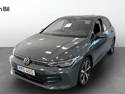 Mörkgrå Begagnad 2024 VW Golf VIII Life Halvkombi | 304 900 kr (Bra pris)