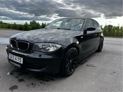 Svart Begagnad 2008 BMW 118 Advantage Halvkombi | 49 990 kr (Marknadspris)