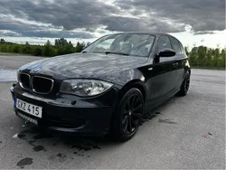 Svart Begagnad 2008 BMW 118 Advantage Halvkombi | 49 990 kr (Marknadspris)