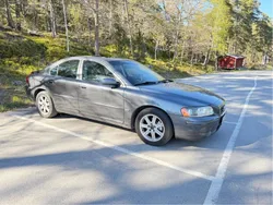 Grå Begagnad 2005 Volvo S60 Momentum Sedan | 34 500 kr