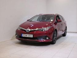 Röd Begagnad 2016 Toyota Auris Hybrid Edition Kombi | 164 900 kr (Marknadspris)