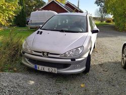 Grå Begagnad 2006 Peugeot 206 Sport Halvkombi | 8 000 kr (Superpris)