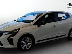 Vit (white) Begagnad 2024 Renault Clio V Evolution Halvkombi | 234 900 kr (Lite dyr)
