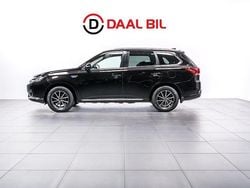 Svart Begagnad 2016 Mitsubishi Outlander P-HEV SUV | 129 700 kr (Marknadspris)