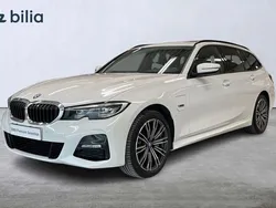 Vit (alpinvit ) Begagnad 2022 BMW 330e M Sport Kombi | 349 900 kr (Marknadspris)