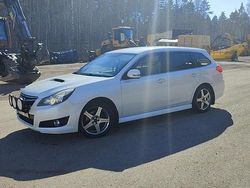 Vit Begagnad 2010 Subaru Legacy Kombi | 54 000 kr (Lite dyr)