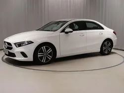 Vit Begagnad 2021 Mercedes A180 Sedan | 238 900 kr (Superpris)