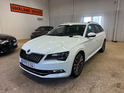 Vit Begagnad 2018 Skoda Superb Business Line Kombi | 252 500 kr (Marknadspris)