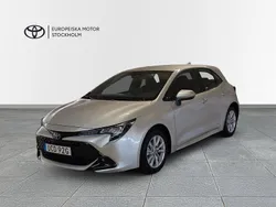 Silver Ny 2024 Toyota Corolla Active Halvkombi | 299 800 kr (Marknadspris)