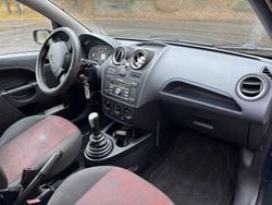 Blå Begagnad 2006 Ford Fiesta Halvkombi | 13 000 kr (Marknadspris)