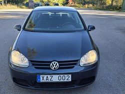 Grå Begagnad 2005 VW Golf IV Trendline Halvkombi | 40 000 kr (Marknadspris)