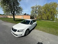 Vit Begagnad 2016 Skoda Octavia Kombi | 110 000 kr (Marknadspris)