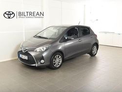 Mörkgrå (grå metallic) Begagnad 2015 Toyota Yaris Edition Halvkombi | 129 900 kr (Marknadspris)