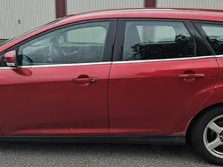 Röd Begagnad 2012 Ford Focus Titanium Kombi | 27 000 kr (Bra pris)