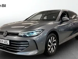 Mörkgrå Begagnad 2024 VW Passat Business Kombi | 359 900 kr (Dyr)