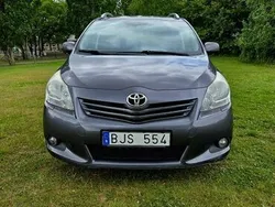 Grå Begagnad 2009 Toyota Verso Multidrive S Minibuss | 64 000 kr (Marknadspris)