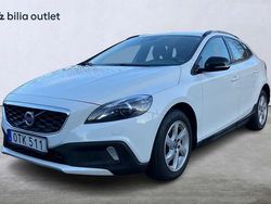 Vit Begagnad 2015 Volvo V40 CC Momentum Kombi | 159 900 kr (Marknadspris)