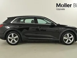 Svart (brilliantsvart) Begagnad 2022 Audi e-tron Proline SUV | 389 900 kr (Bra pris)