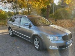 Grå Begagnad 2011 Skoda Superb Ambition Kombi | 48 000 kr (Marknadspris)