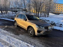 Ljusbrun Begagnad 2015 VW Touareg SUV | 175 000 kr (Marknadspris)